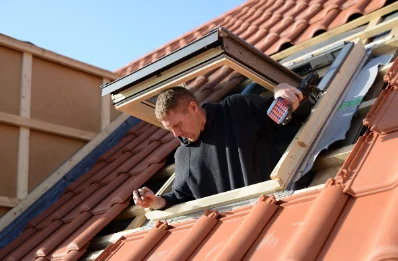 Pose de fenêtres de toit Velux à Joyeux